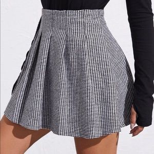 Zip Side Houndstooth Pleated Skirt